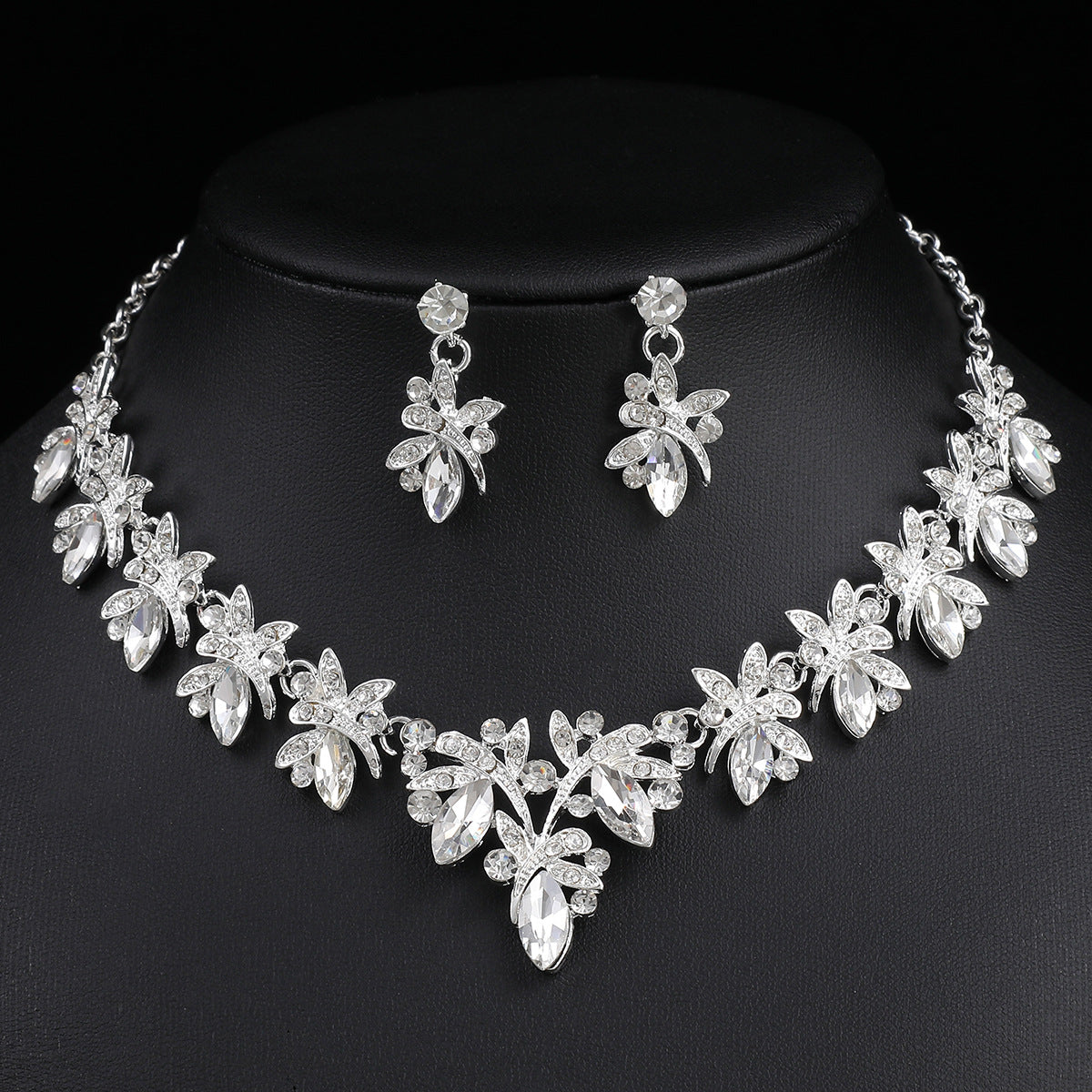 Glass crystal inlaid necklace set