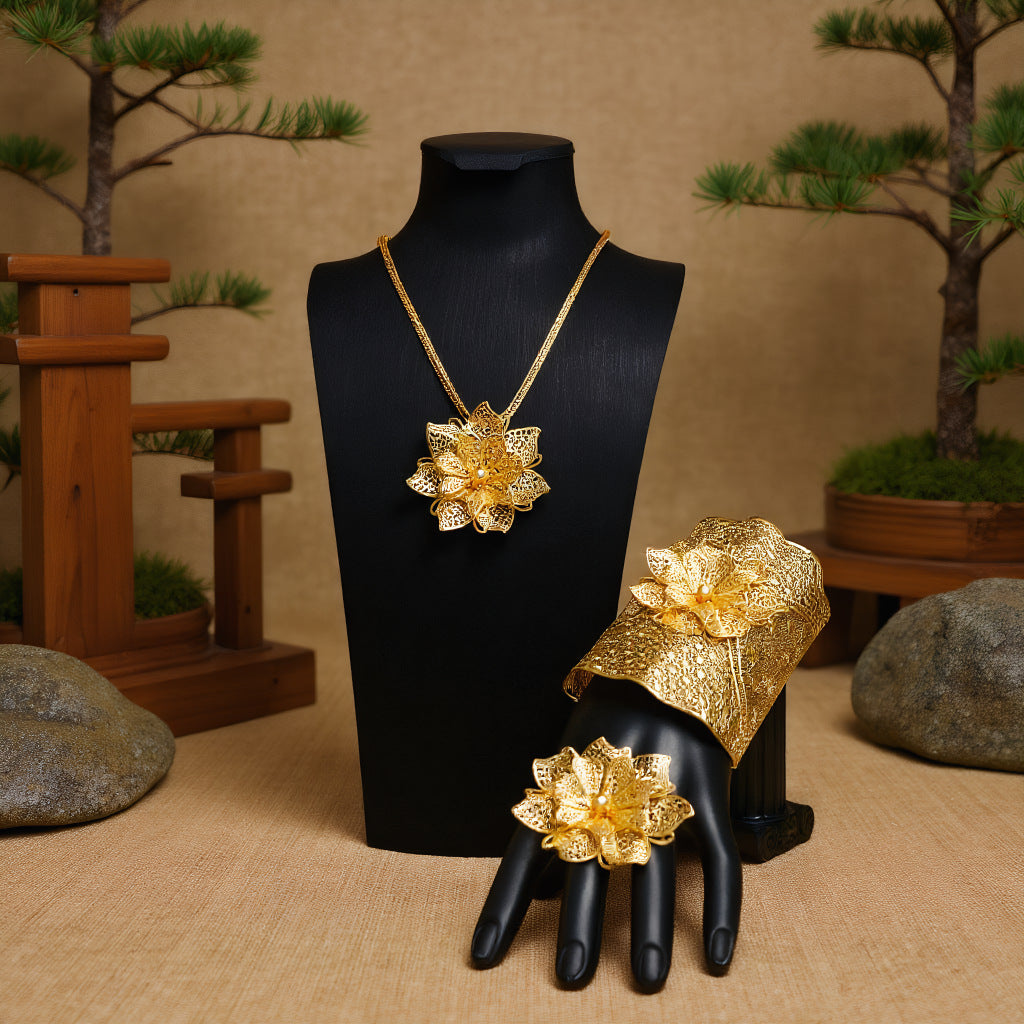 Sand Gold Rose Pendant Set