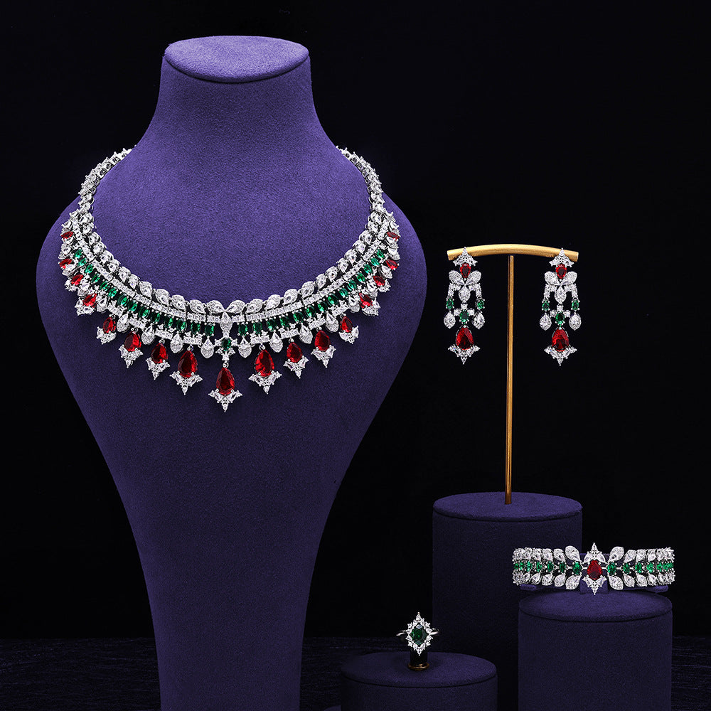 Luxurious jewelry set