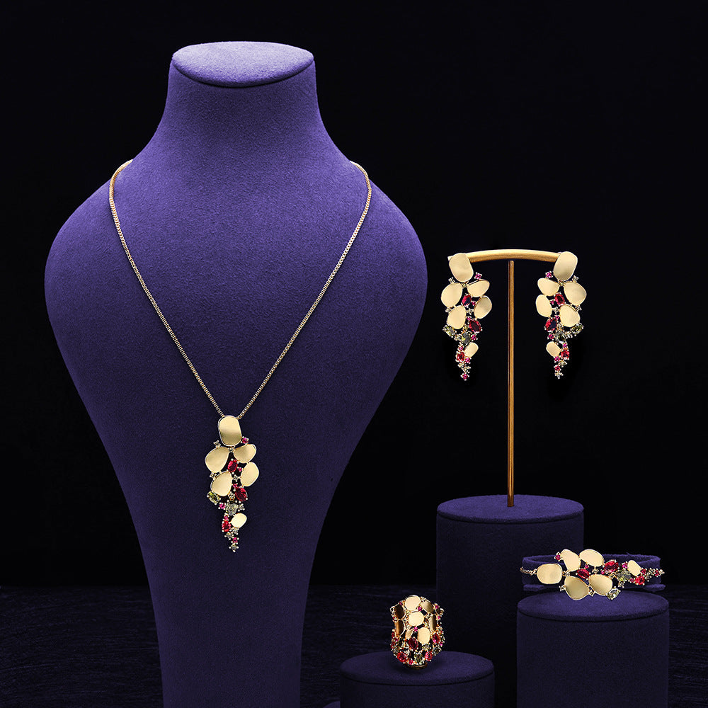 Luxurious jewelry set