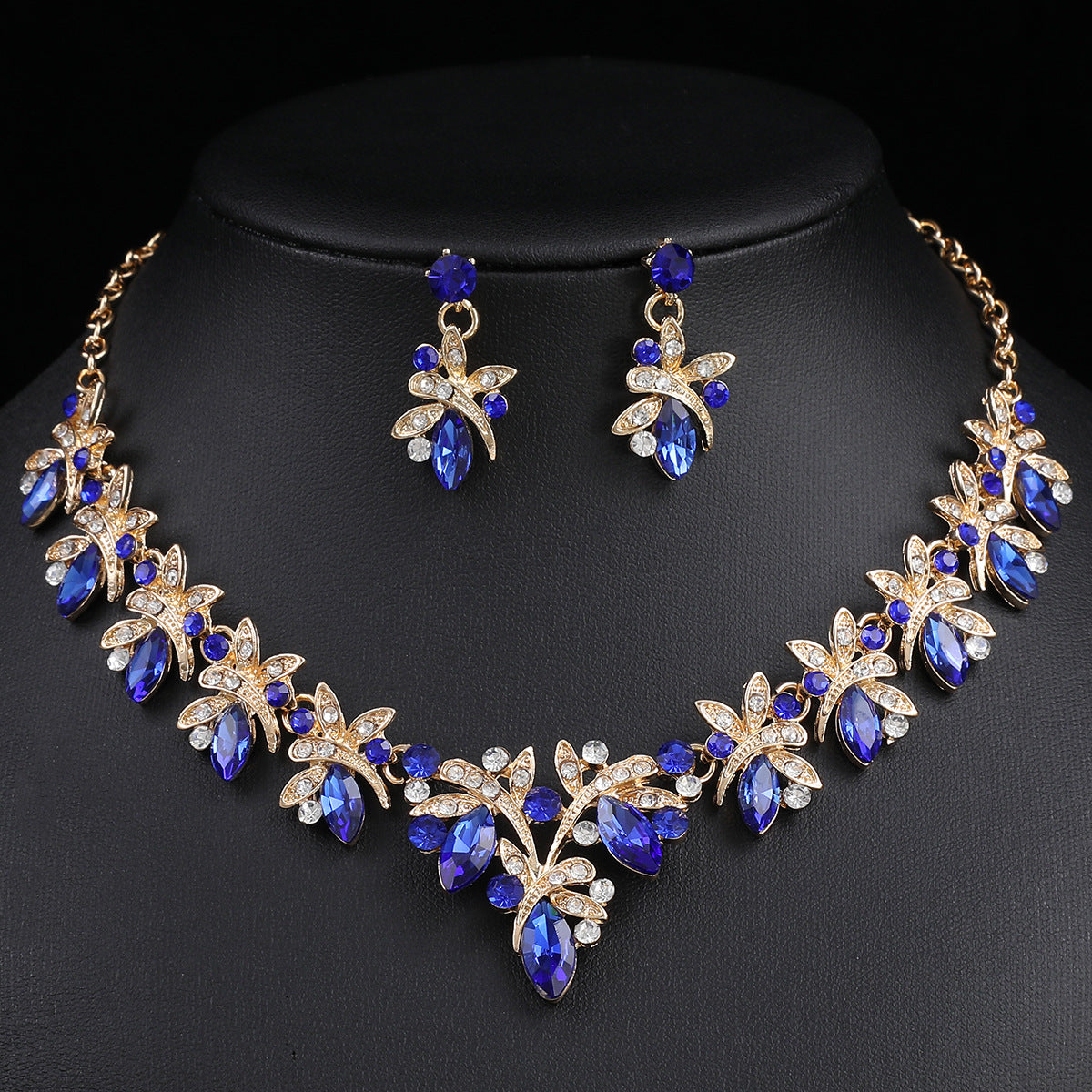Glass crystal inlaid necklace set