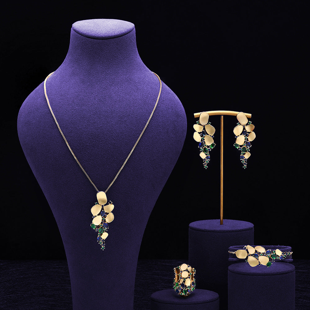 Luxurious jewelry set