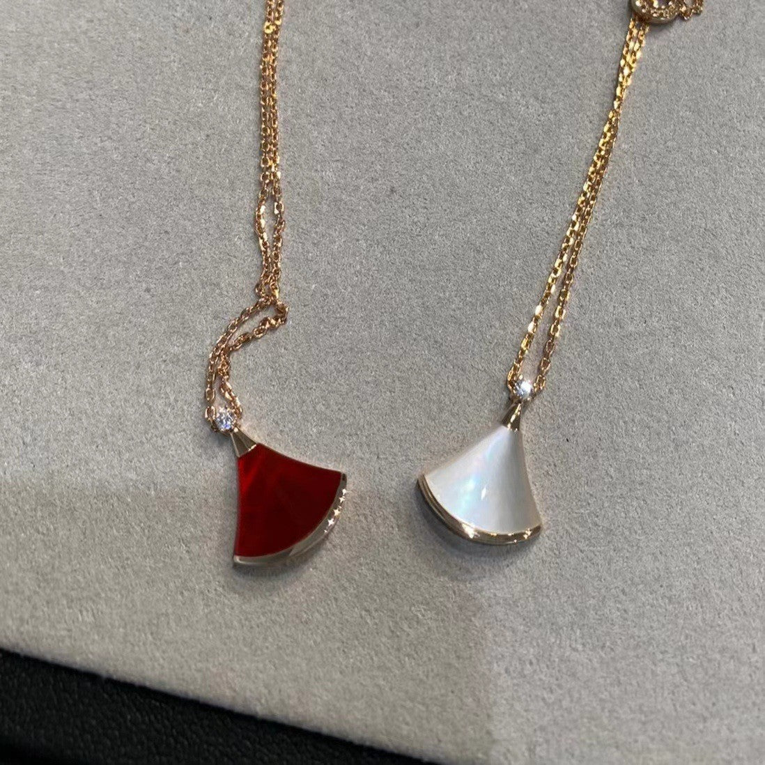 Mother-of-pearl skirt necklace