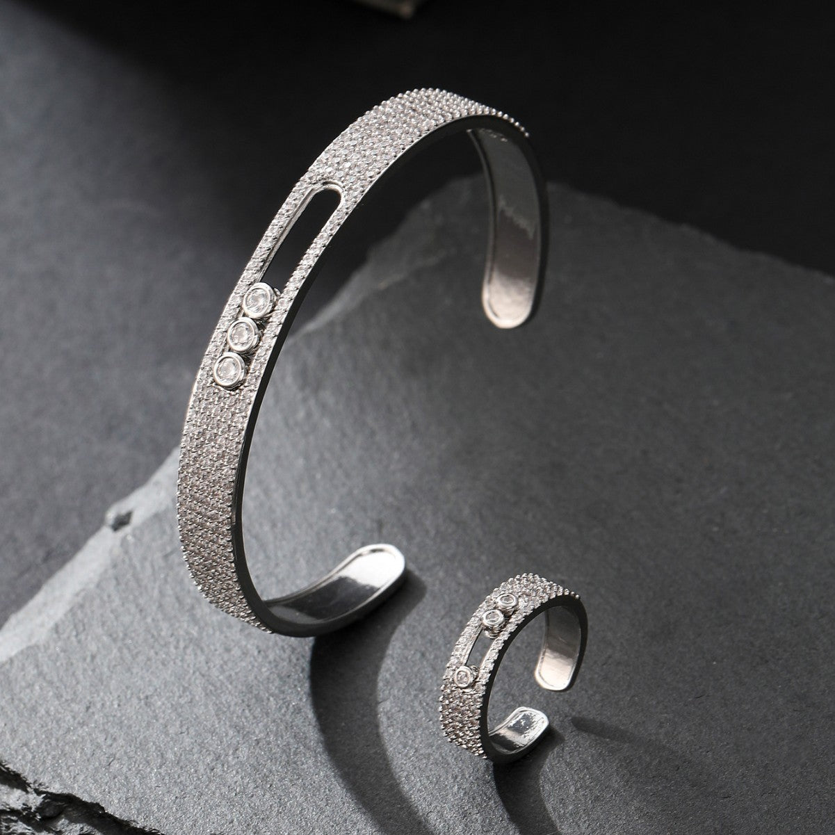 Flexible and removable three-diamond zircon bracelet and ring set