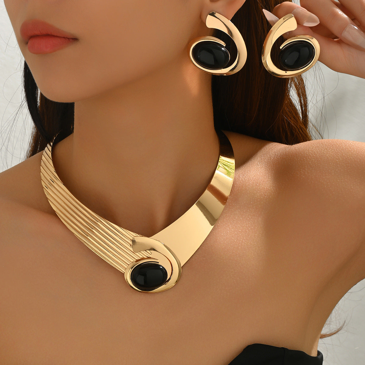 Geometric gemstone design exaggerated necklace set