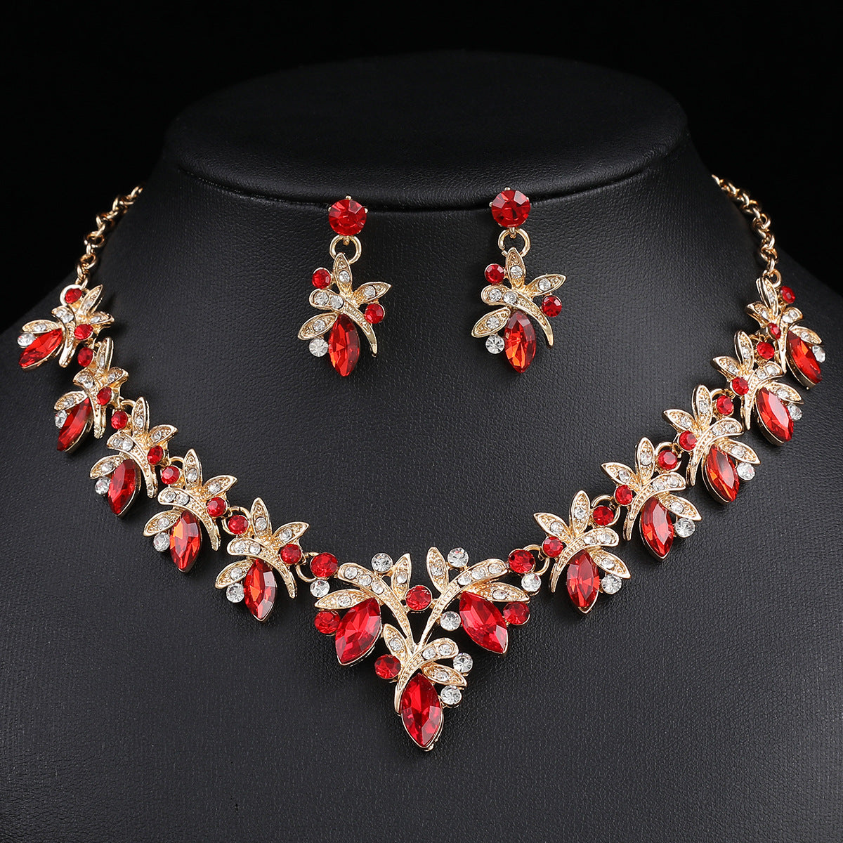 Glass crystal inlaid necklace set