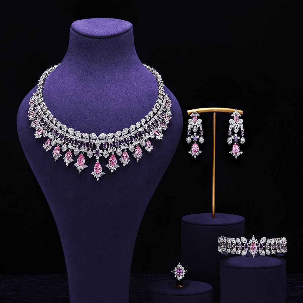 Luxurious jewelry set