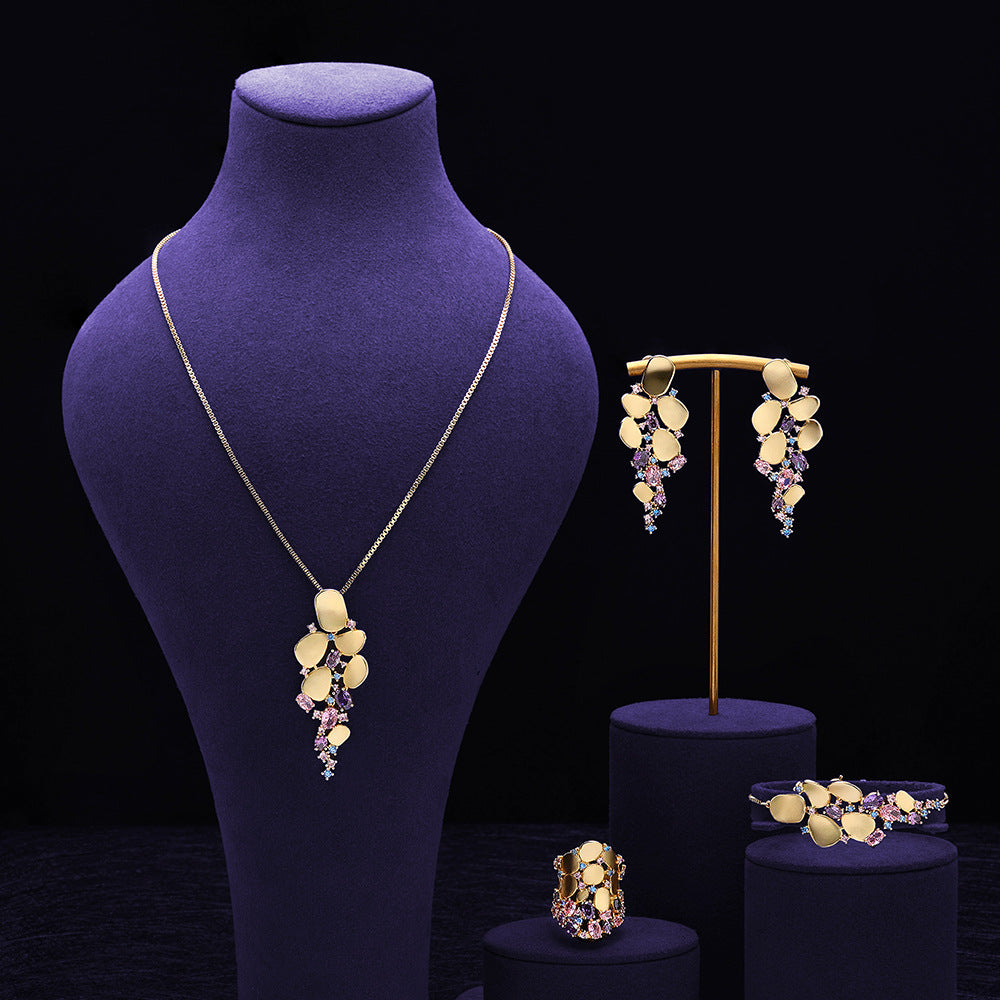 Luxurious jewelry set