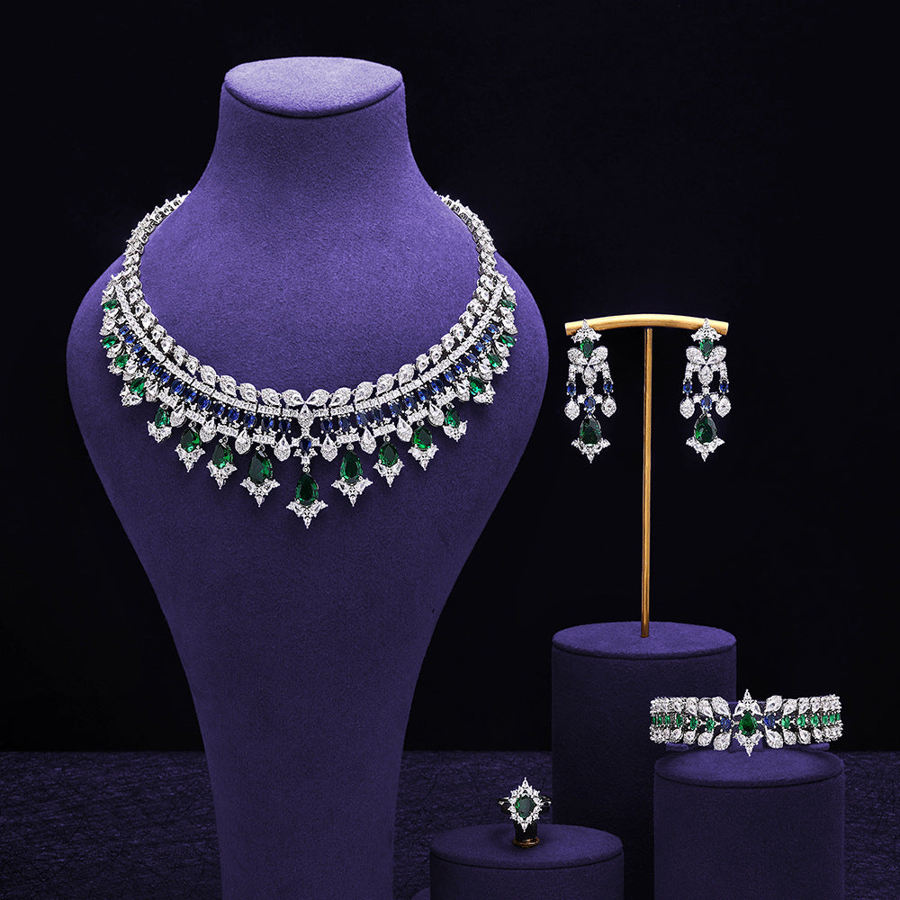 Luxurious jewelry set