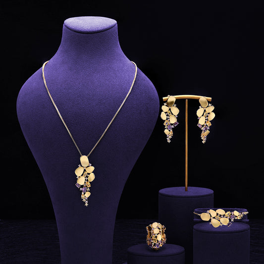 Luxurious jewelry set