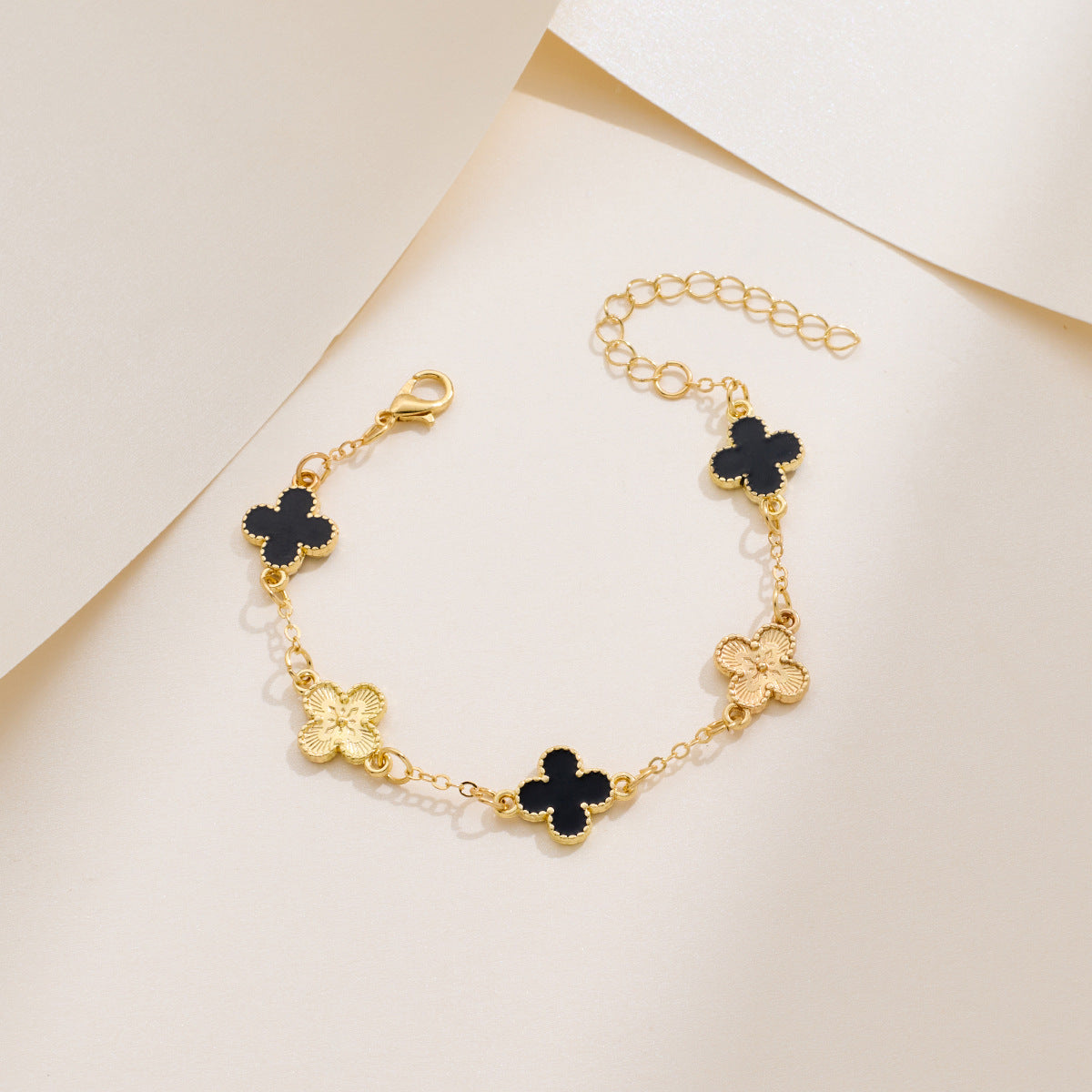 Five-flower four-leaf clover bracelet