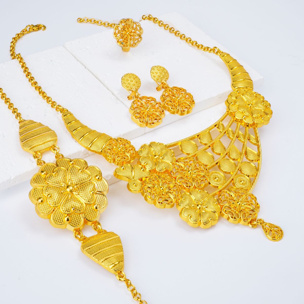 New 3D hollow flower four-piece set