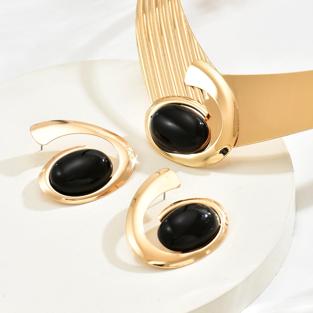 Geometric gemstone design exaggerated necklace set