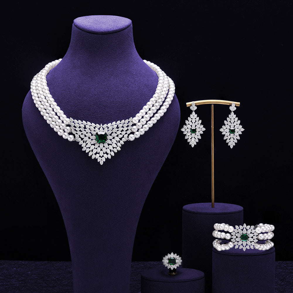 Luxurious Diamond-Peaked Pearl Set