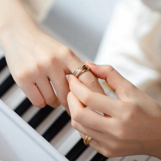 Three-color ring