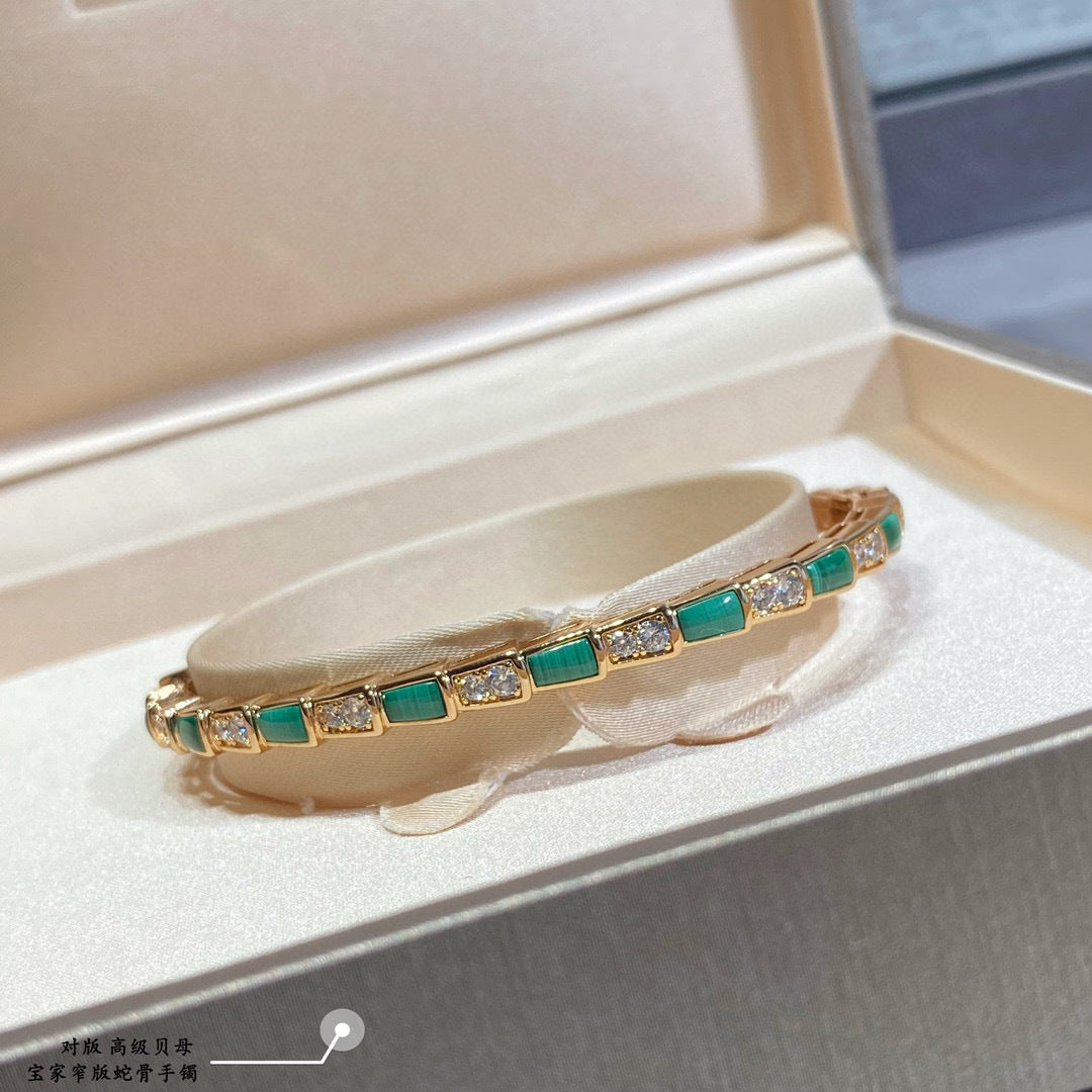 White mother-of-pearl snake bone bracelet