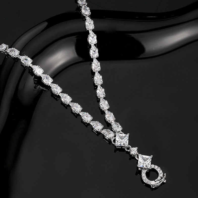 Pear-shaped necklace